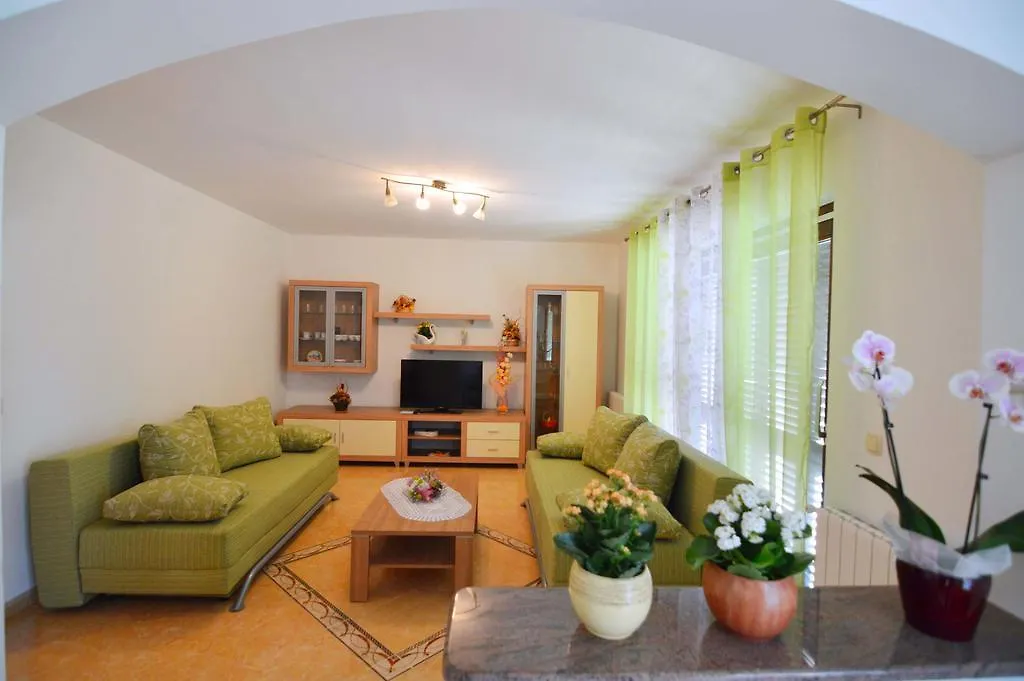 Garden Apartment Maria Vrsar